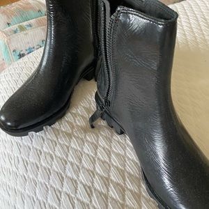 Sorel black boots